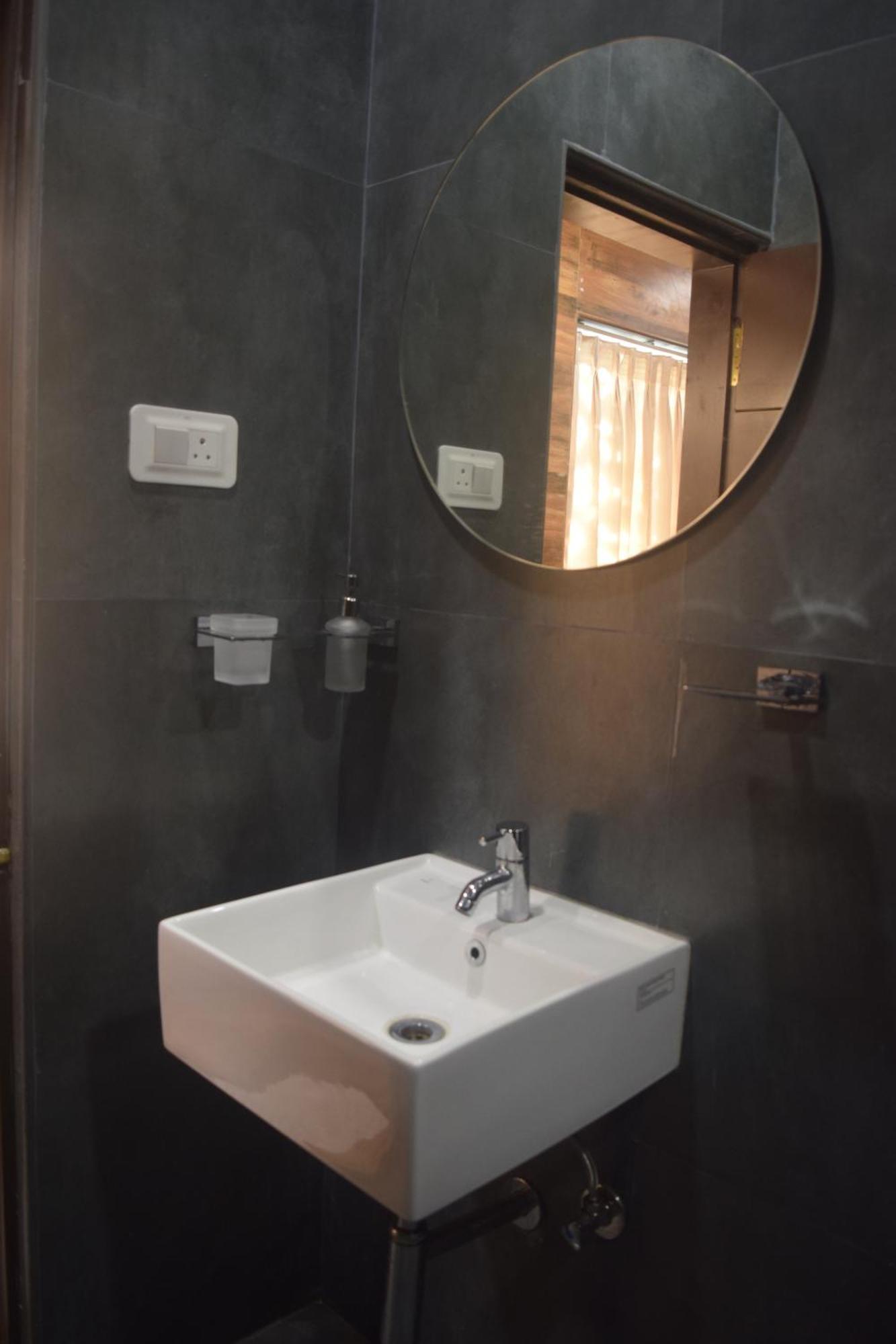 Esakki Empire Hotell Chennai Eksteriør bilde